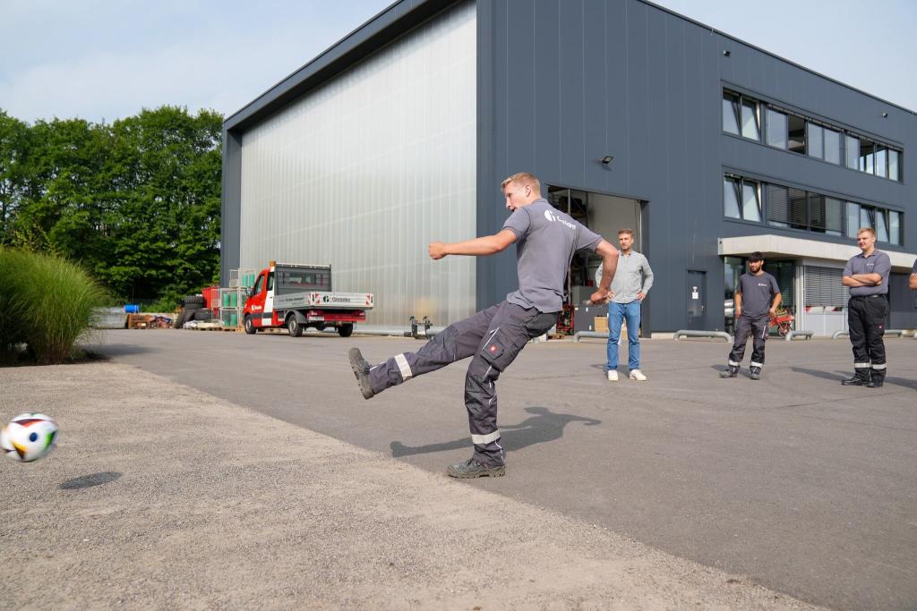 Azubi spielt Fußball